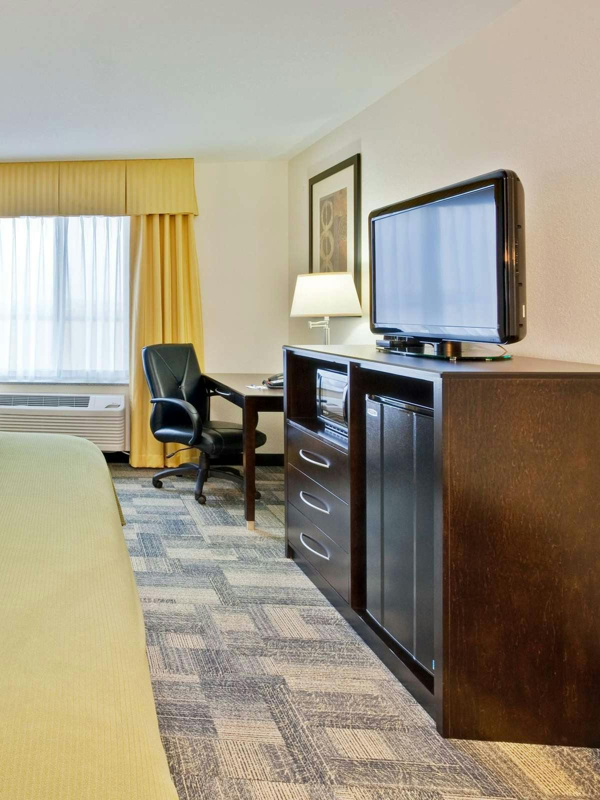 Hotel Holiday Inn Express Hotel & Suites Pekin photo 2