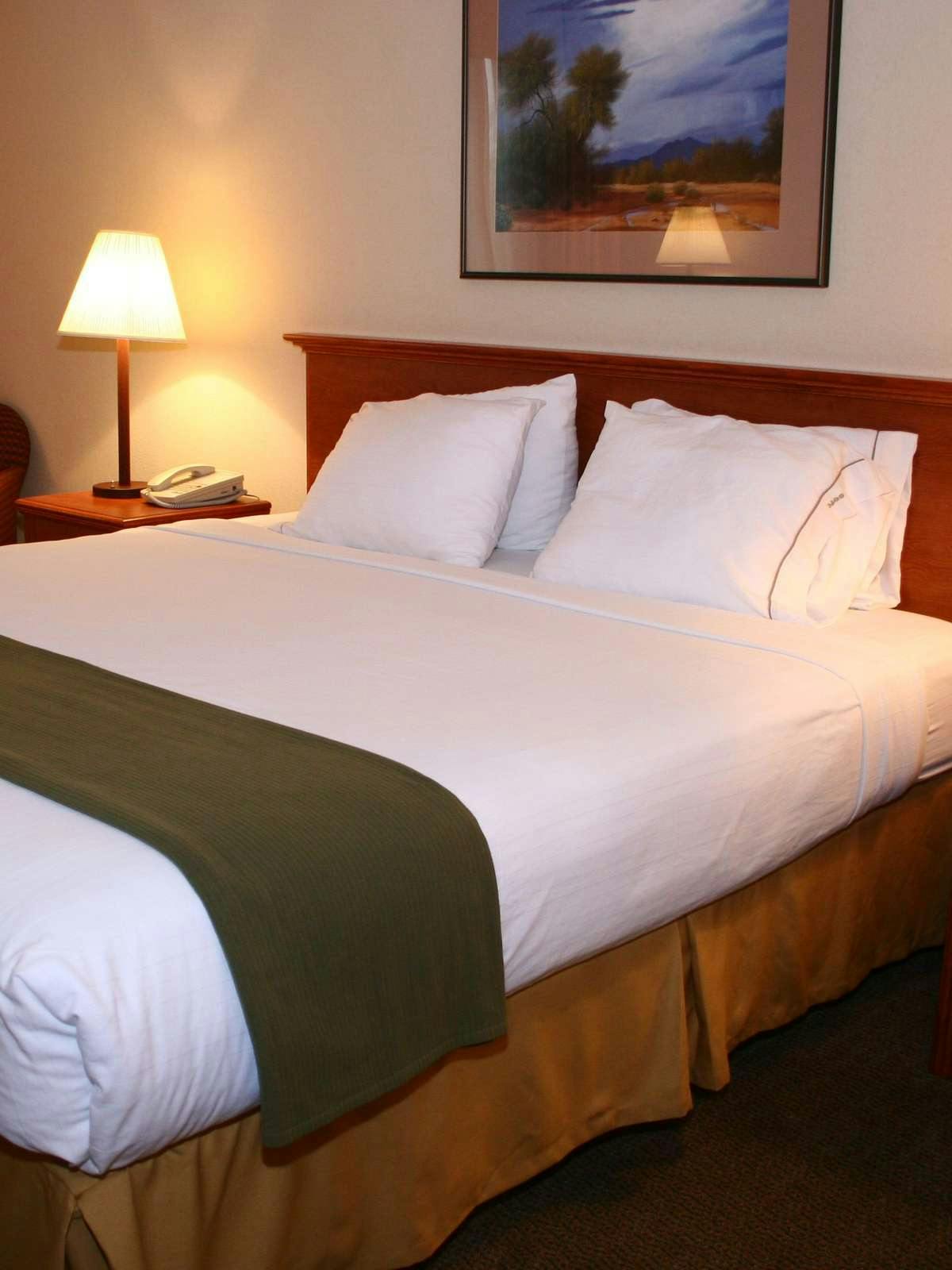 Hotel Holiday Inn Express Hotel & Suites Peoria photo 1