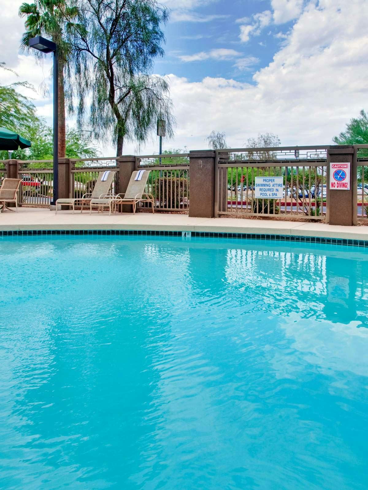 Hotel Holiday Inn Express Hotel & Suites Peoria photo 5