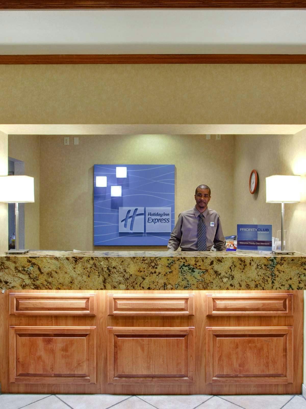 Hotel Holiday Inn Express Hotel & Suites Peoria photo 4