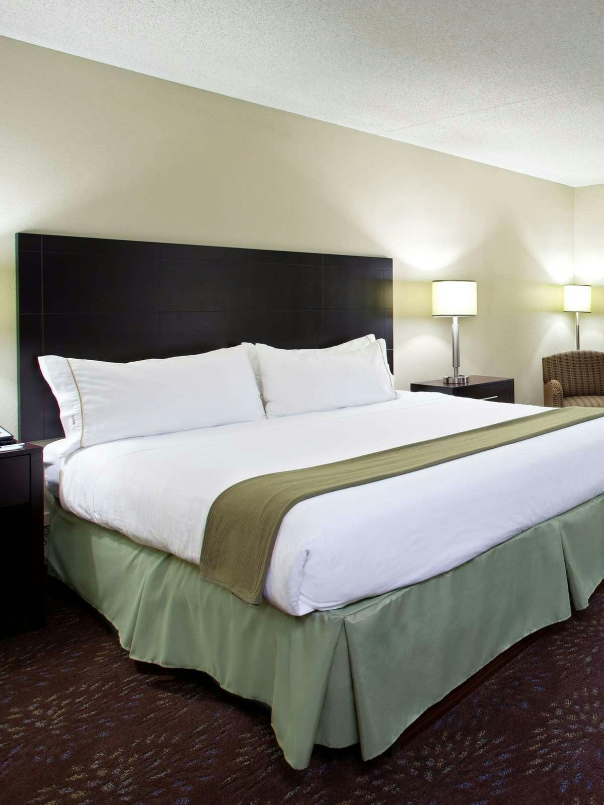 Hotel Holiday Inn Express Hotel & Suites Pittsburgh Airport photo 1