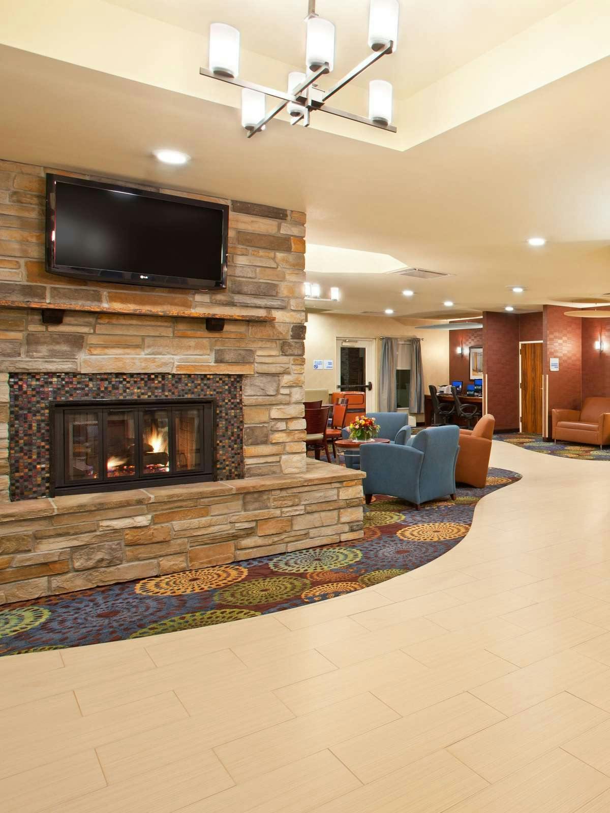 Hotel Holiday Inn Express Hotel & Suites Pittsburgh Airport photo 4