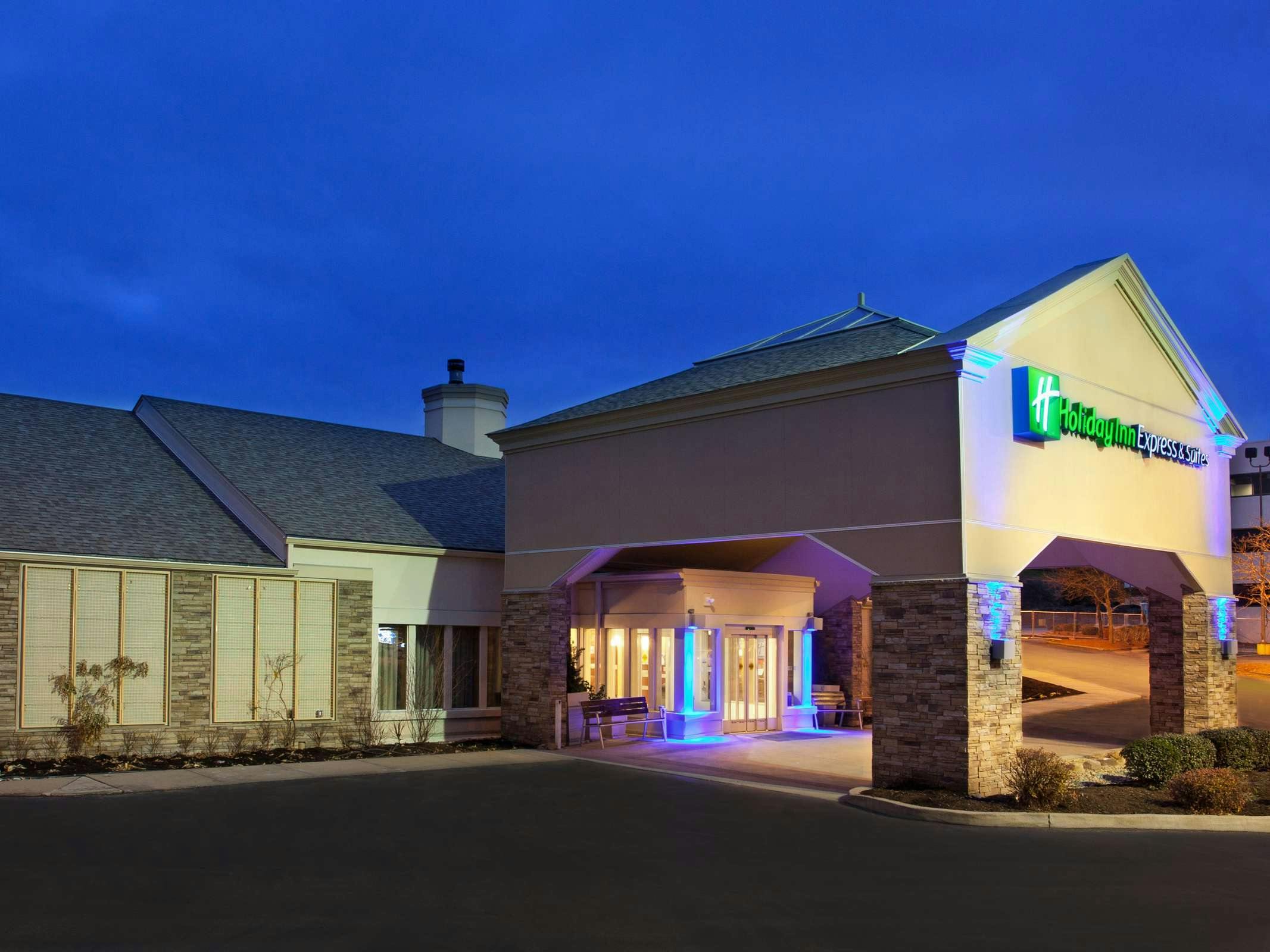 Holiday Inn Express Hotel & Suites Pittsburgh Airport