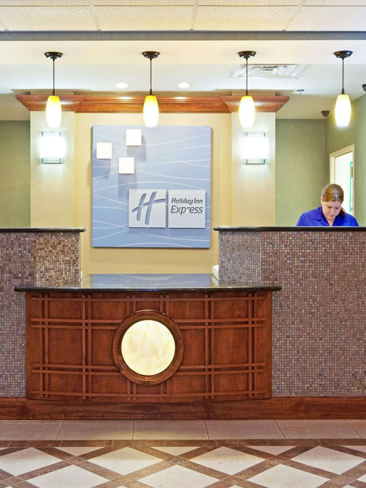 Hotel Holiday Inn Express Hotel & Suites Petersburg-Fort Lee photo 4