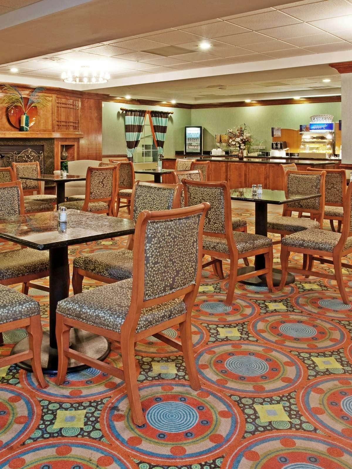 Hotel Holiday Inn Express Hotel & Suites Petersburg-Fort Lee photo 5