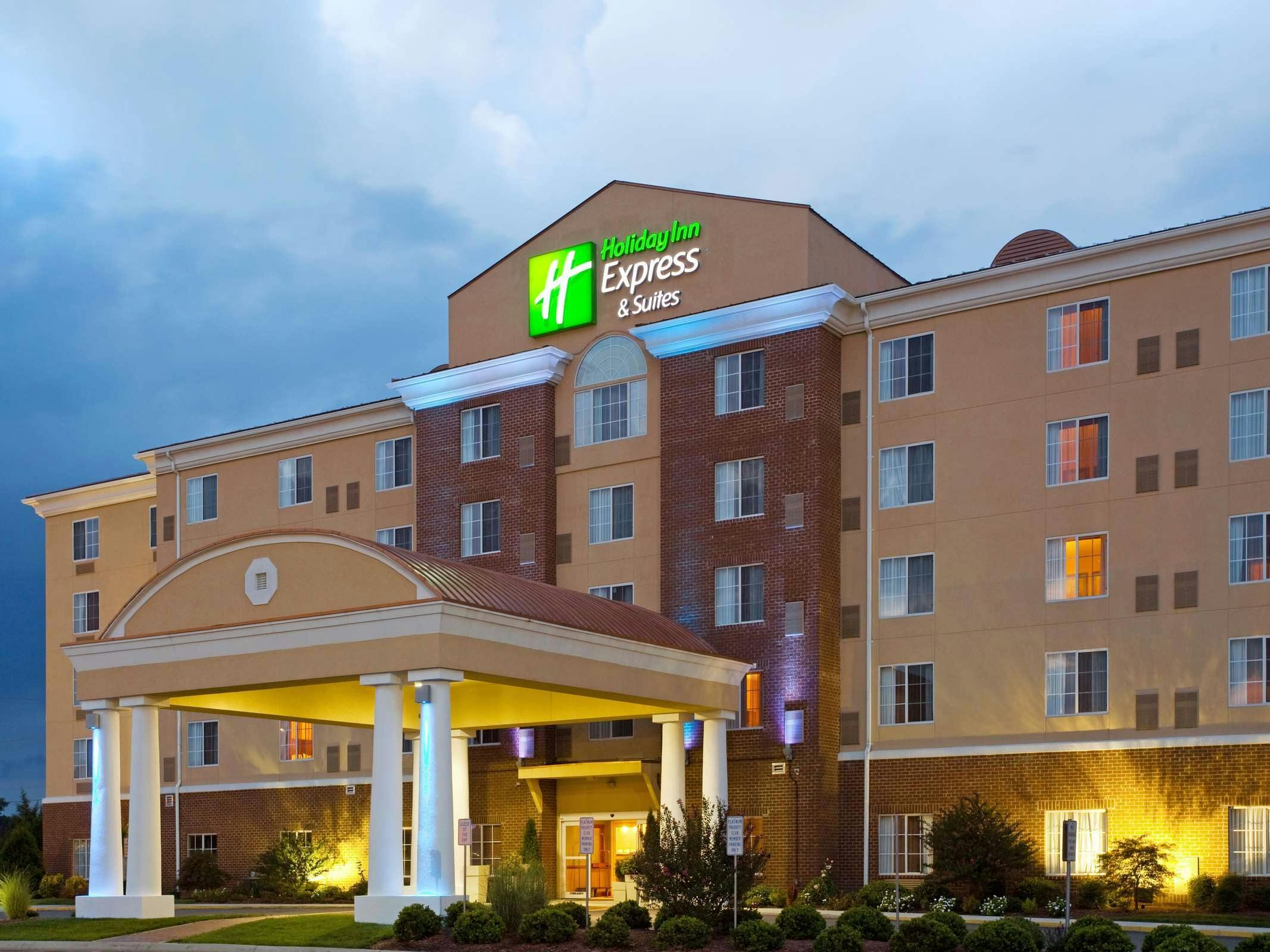 Holiday Inn Express Hotel & Suites Petersburg-Fort Lee