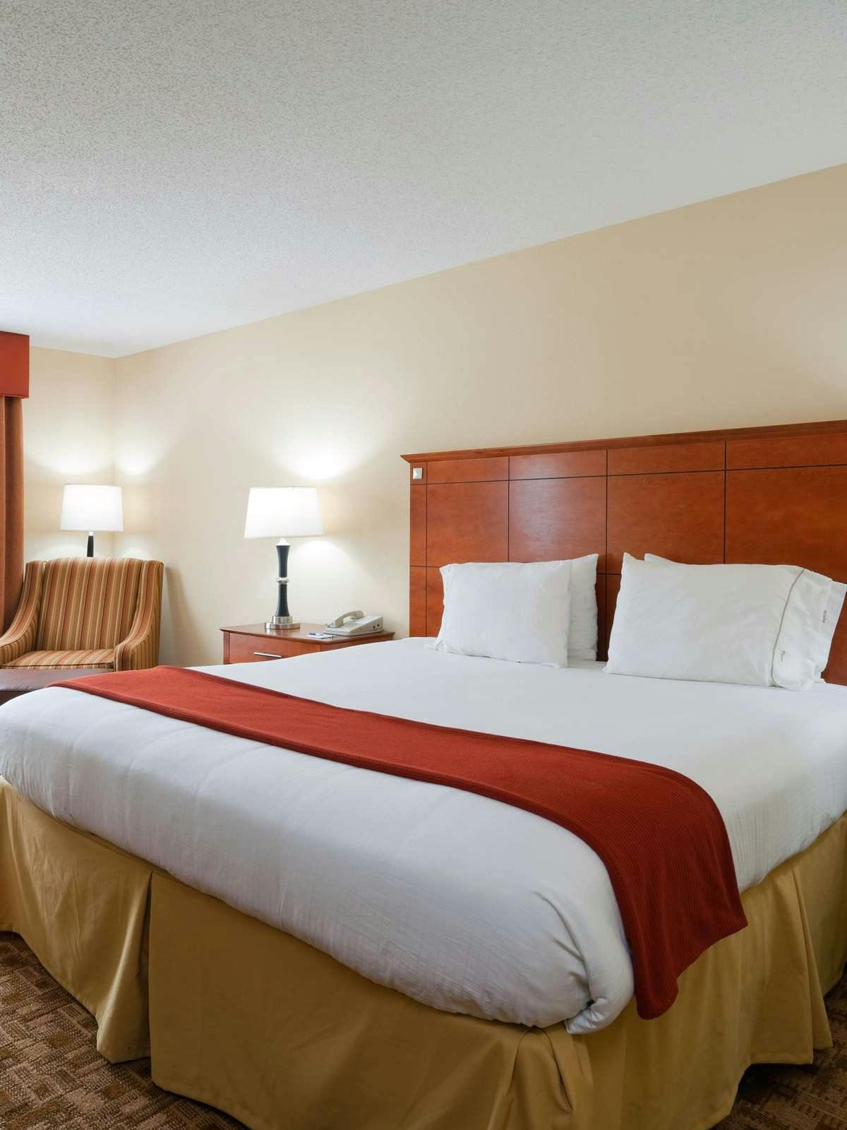 Hotel Holiday Inn Express Hotel & Suites Phenix City photo 1