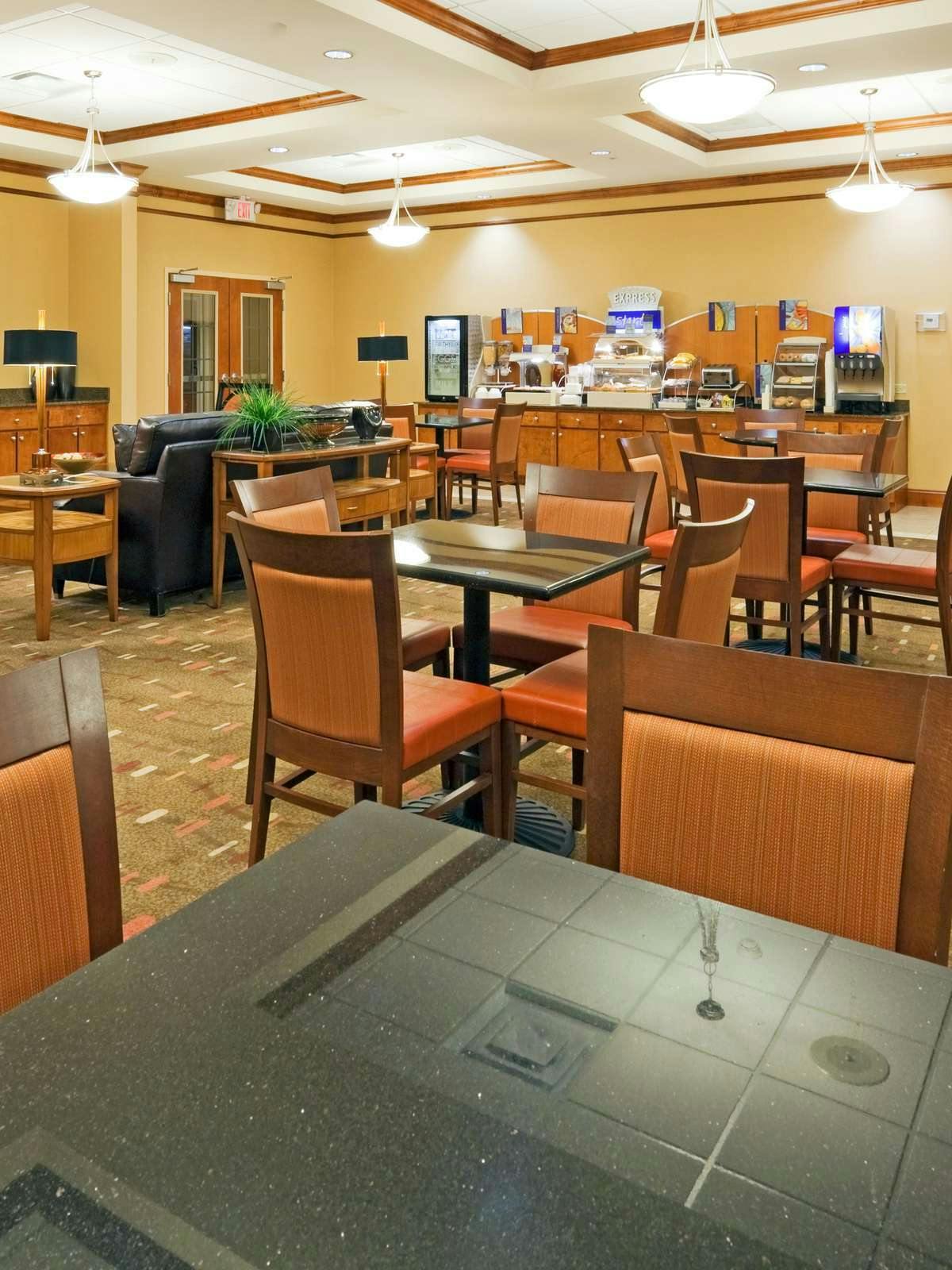 Hotel Holiday Inn Express Hotel & Suites Phenix City photo 4