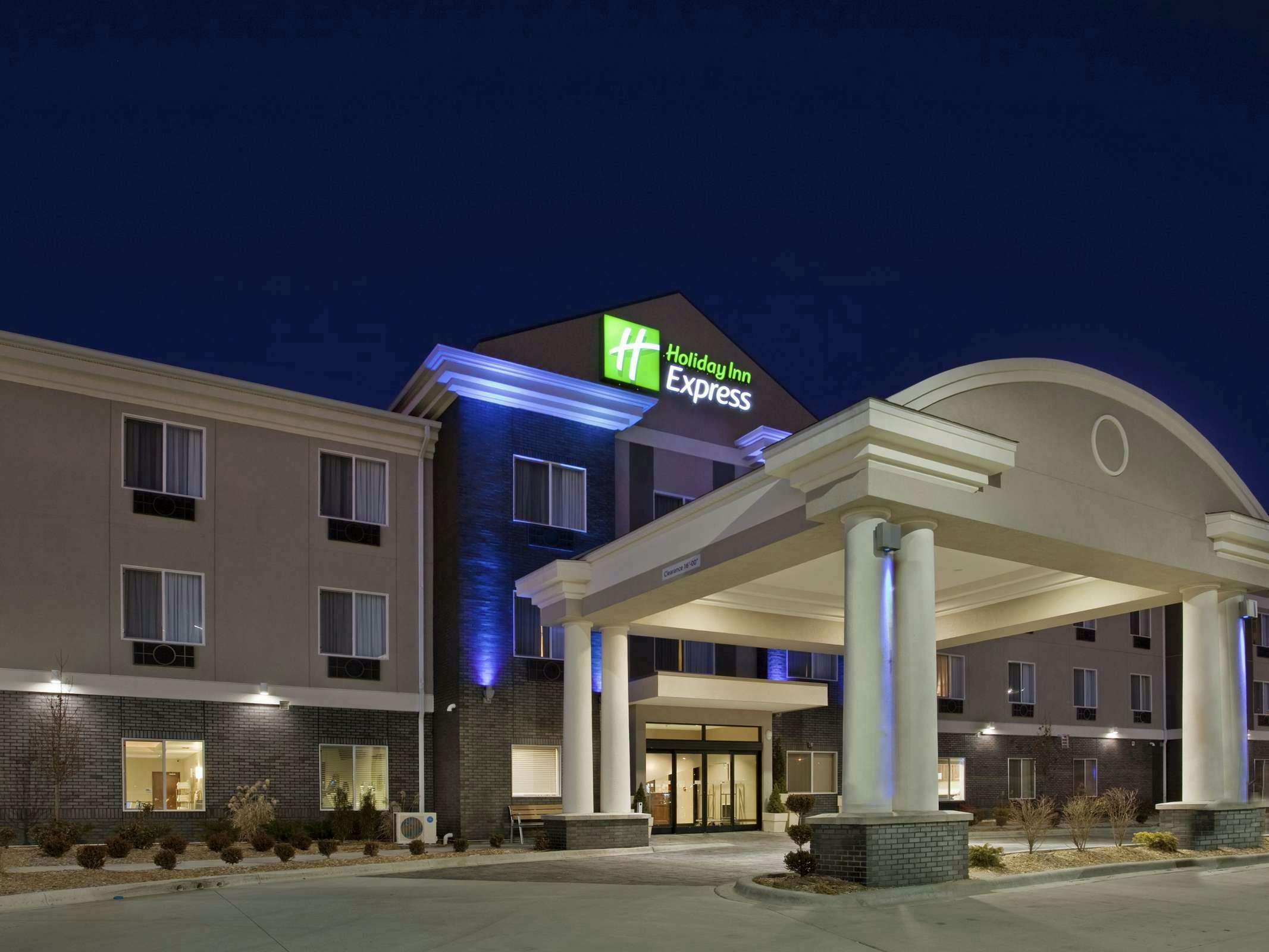 Holiday Inn Express Hotel & Suites Pittsburg