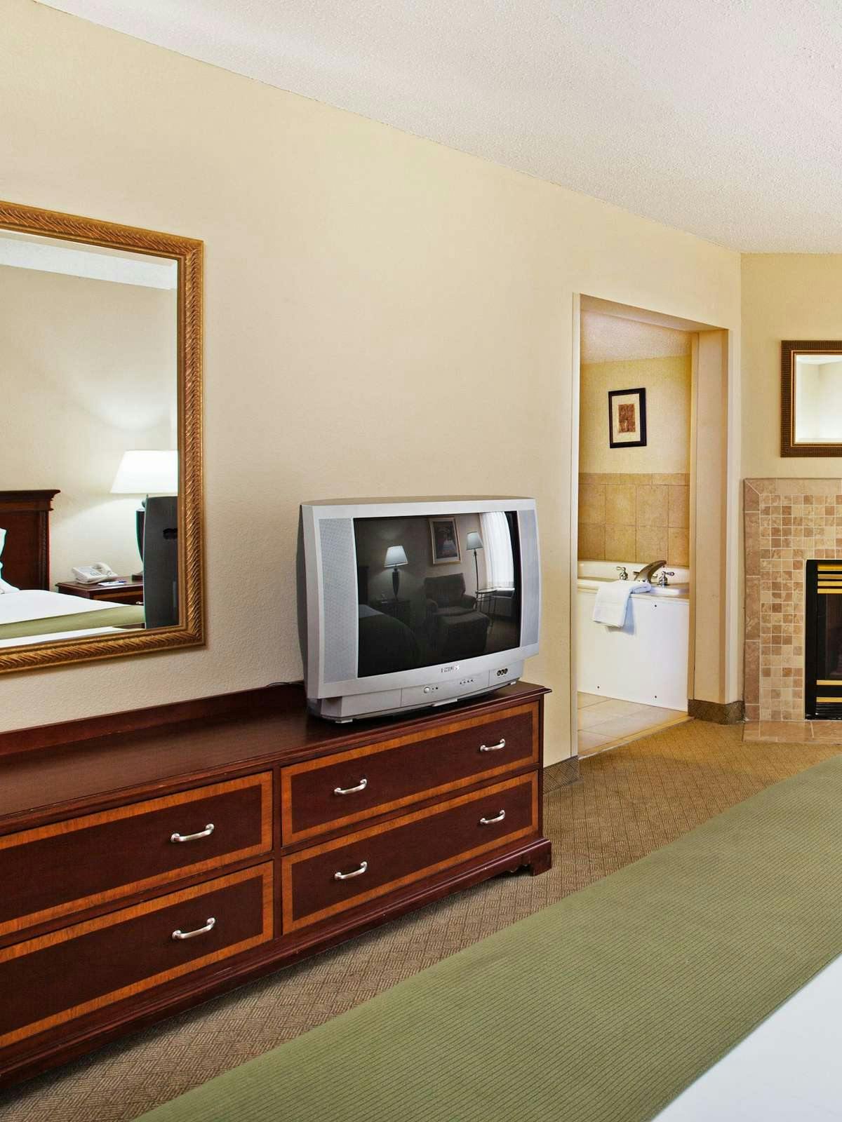 Hotel Holiday Inn Express Hotel & Suites Pigeon Forge photo 2