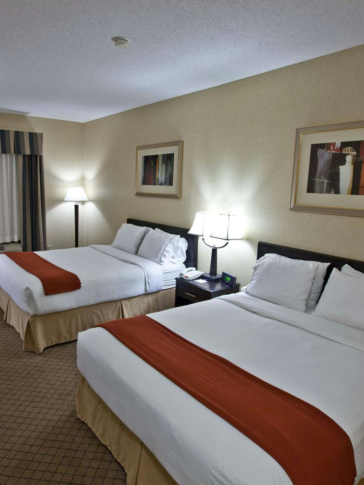 Hotel Holiday Inn Express Hotel & Suites Plymouth photo 1