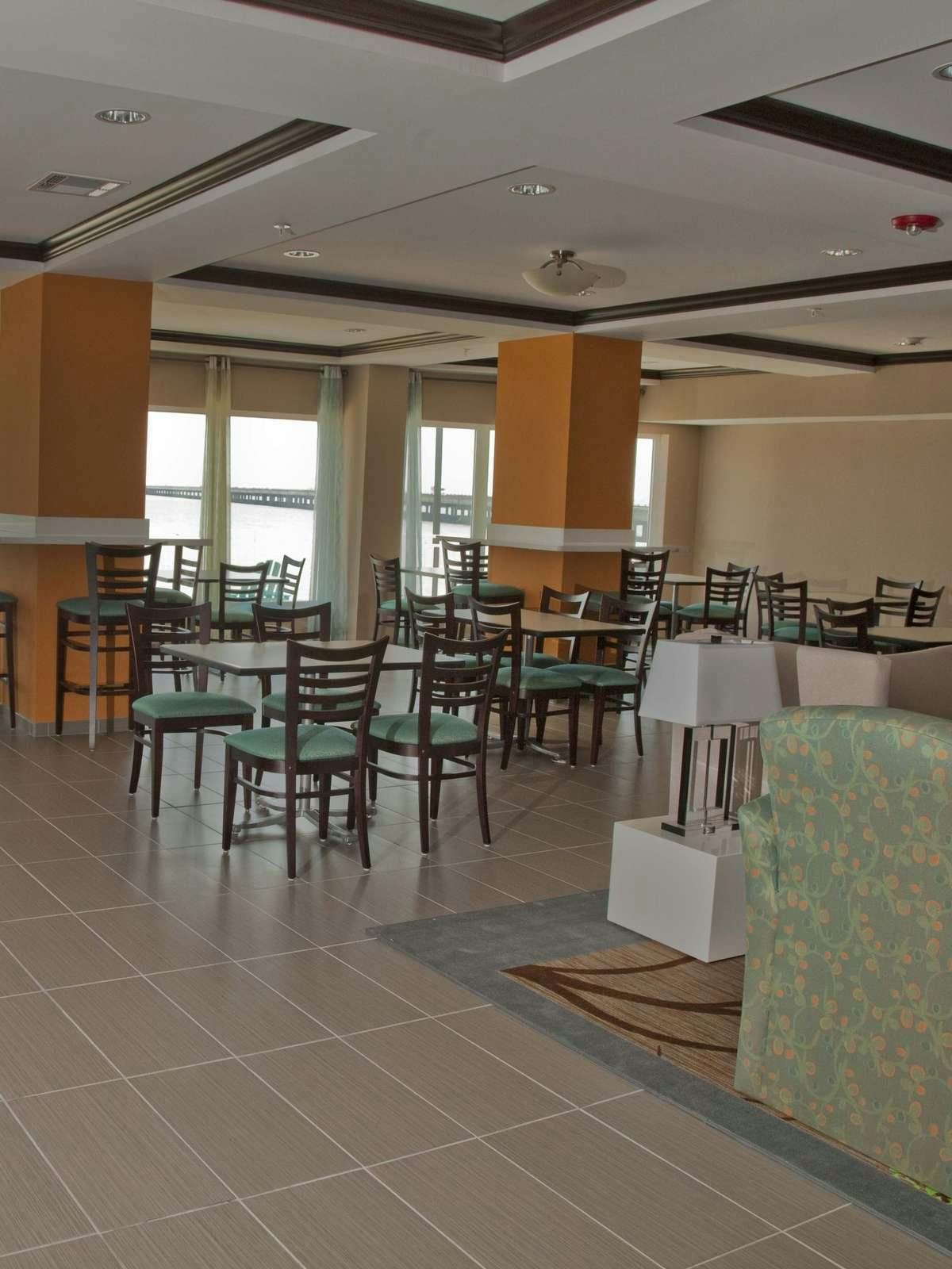 Hotel Holiday Inn Express Hotel & Suites Port Lavaca photo 5