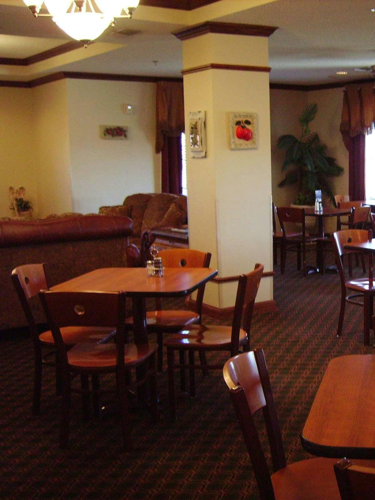 Hotel Holiday Inn Express Hotel & Suites Plainview photo 5