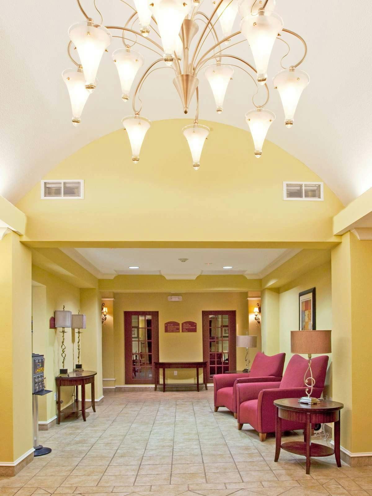 Hotel Holiday Inn Express Hotel & Suites Quincy I 10 photo 3