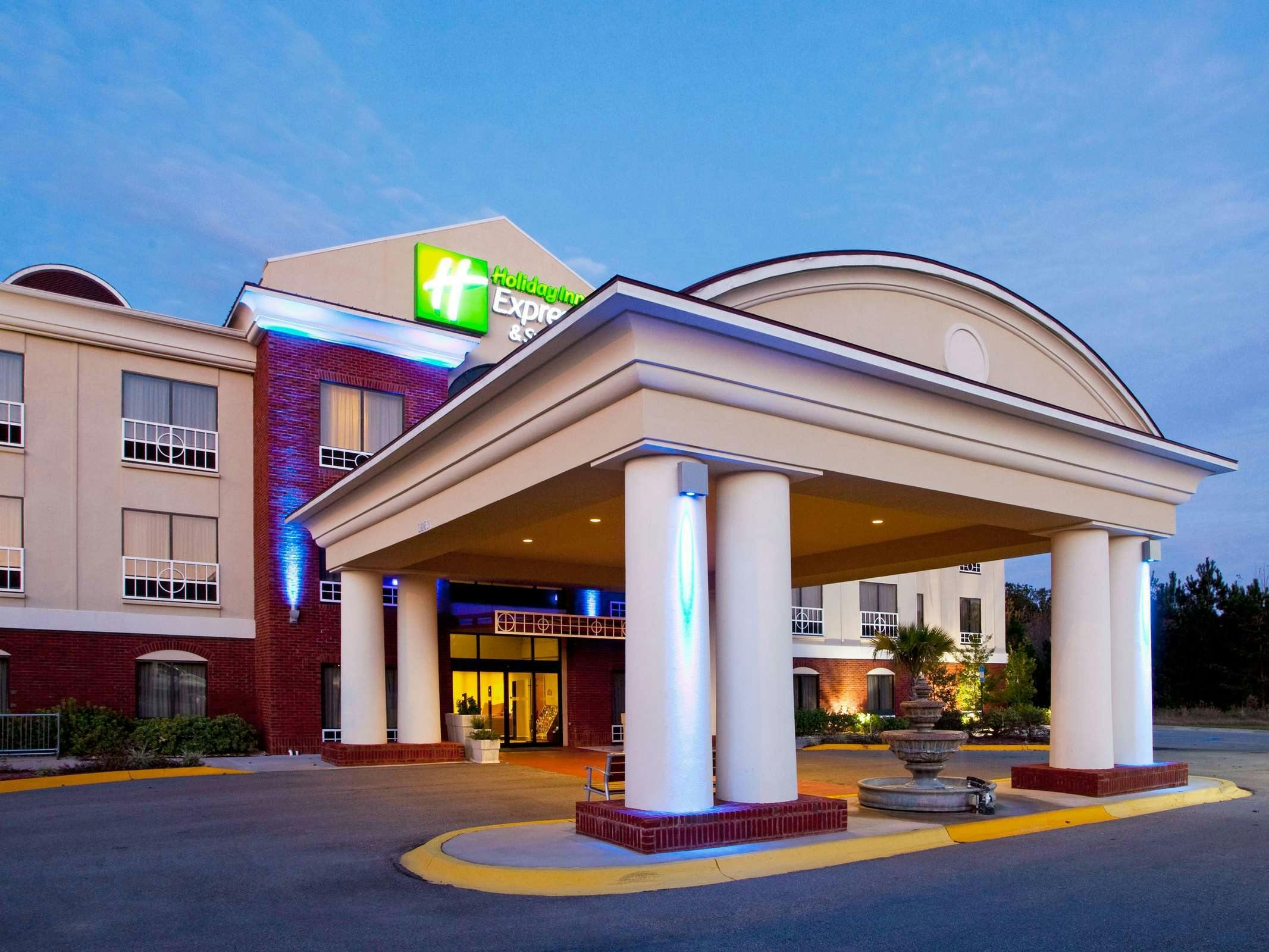 Holiday Inn Express Hotel & Suites Quincy I 10