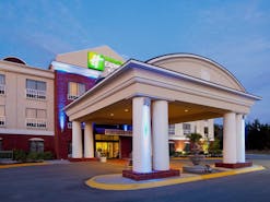 Holiday Inn Express Hotel & Suites Quincy I 10