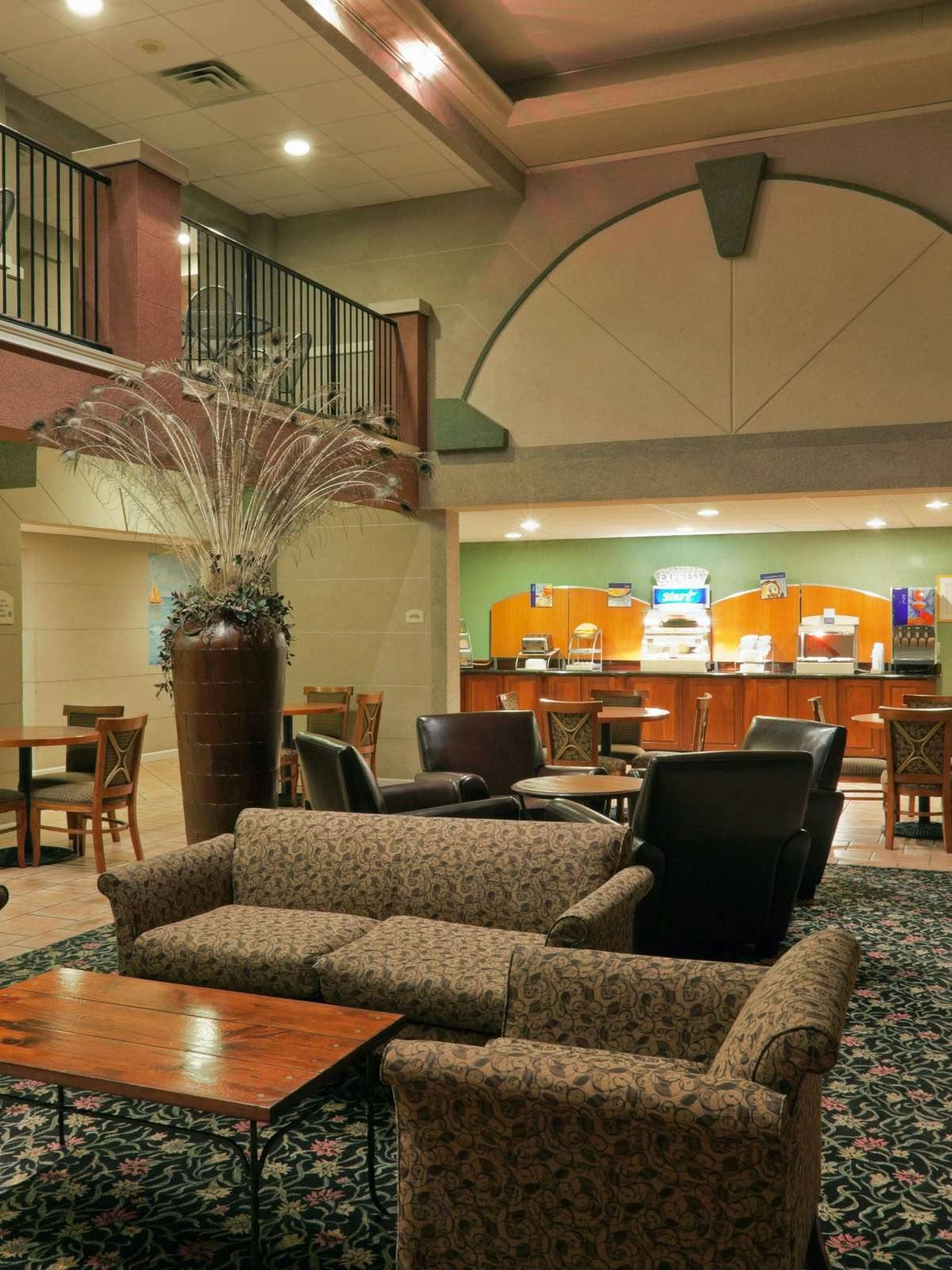 Hotel Holiday Inn Express Hotel & Suites Port Clinton photo 3