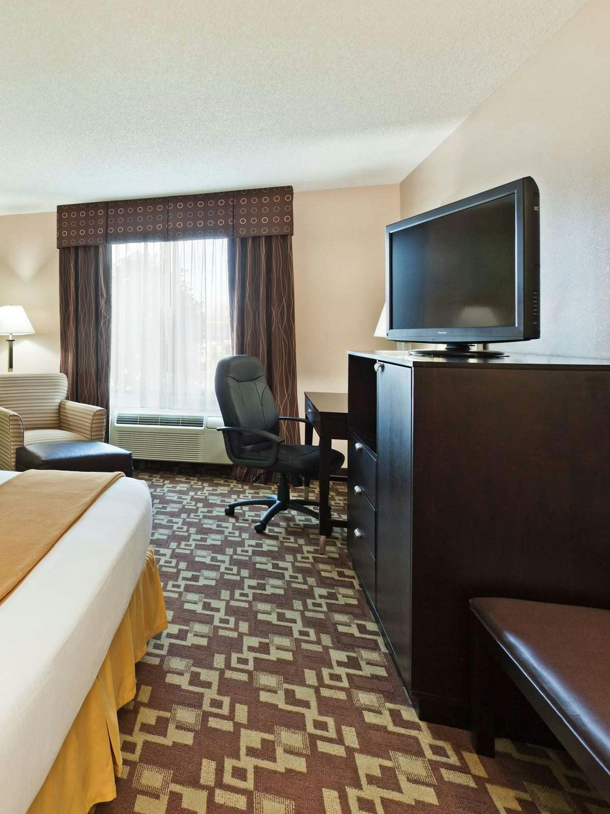 Hotel Holiday Inn Express Hotel & Suites Reidsville photo 2