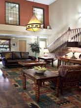 Hotel Holiday Inn Express Hotel & Suites Raton photo 3