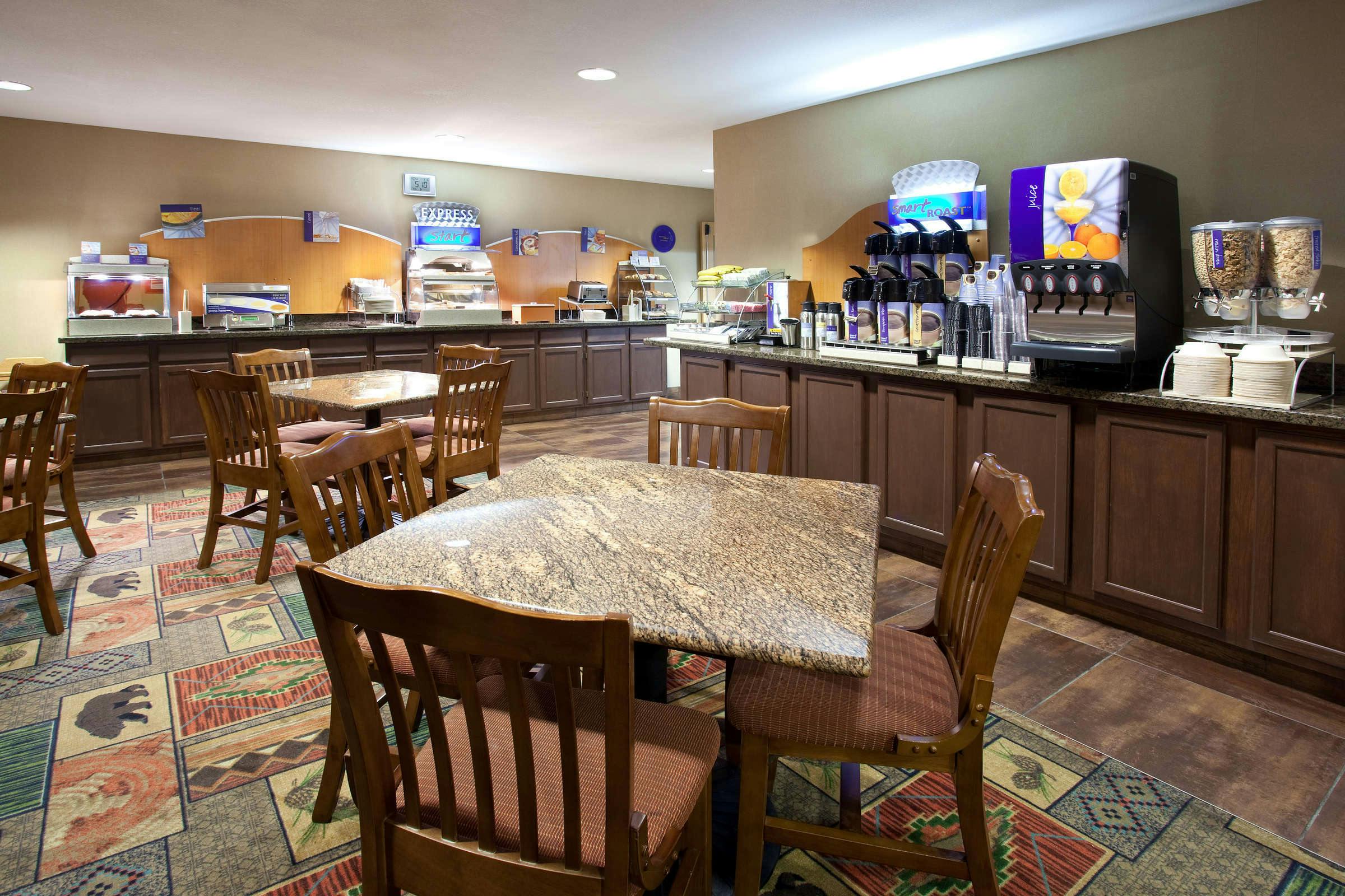 Hotel Holiday Inn Express Hotel & Suites Raton photo 5