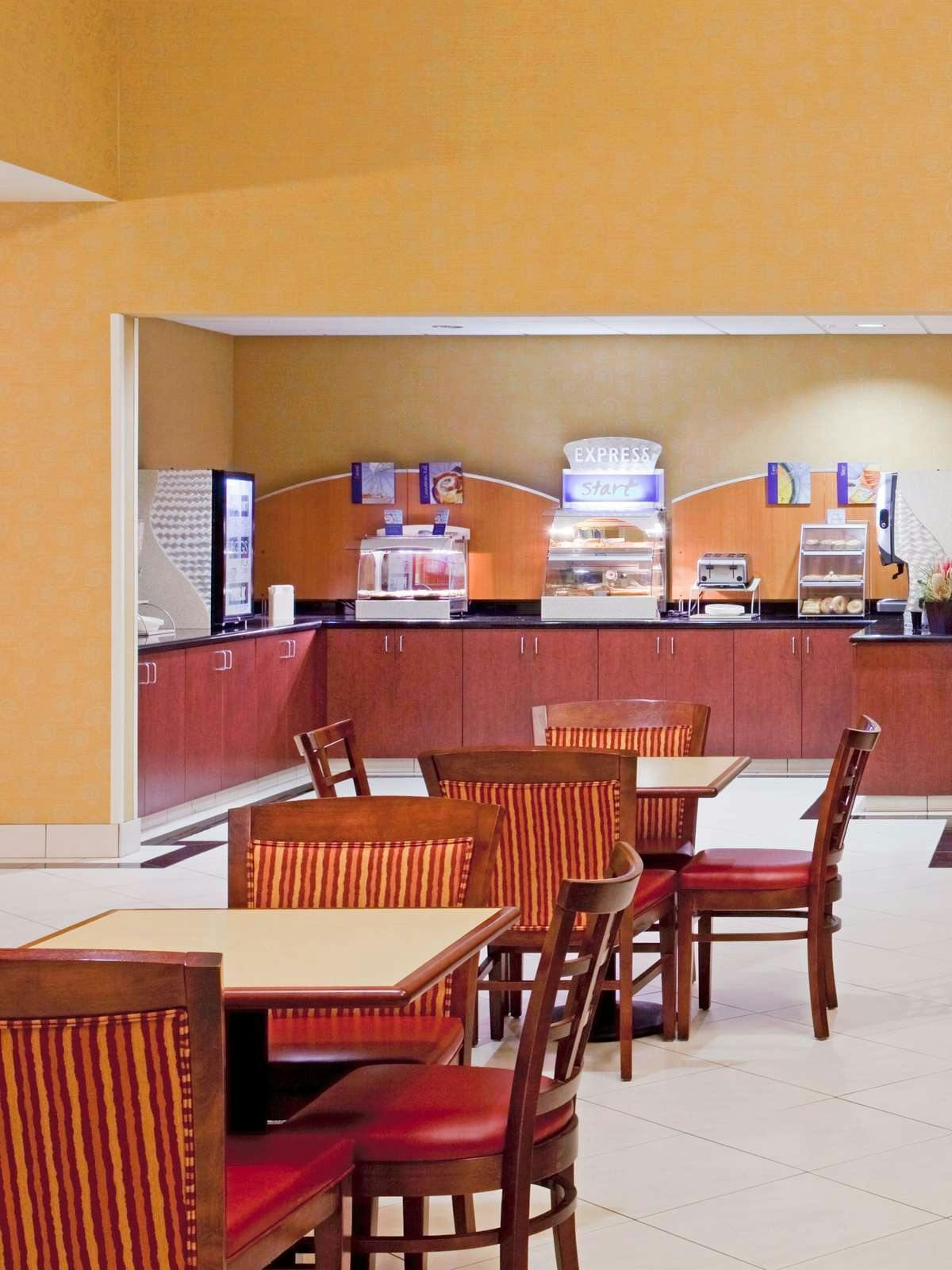 Hotel Holiday Inn Express Hotel & Suites Reno Airport photo 5