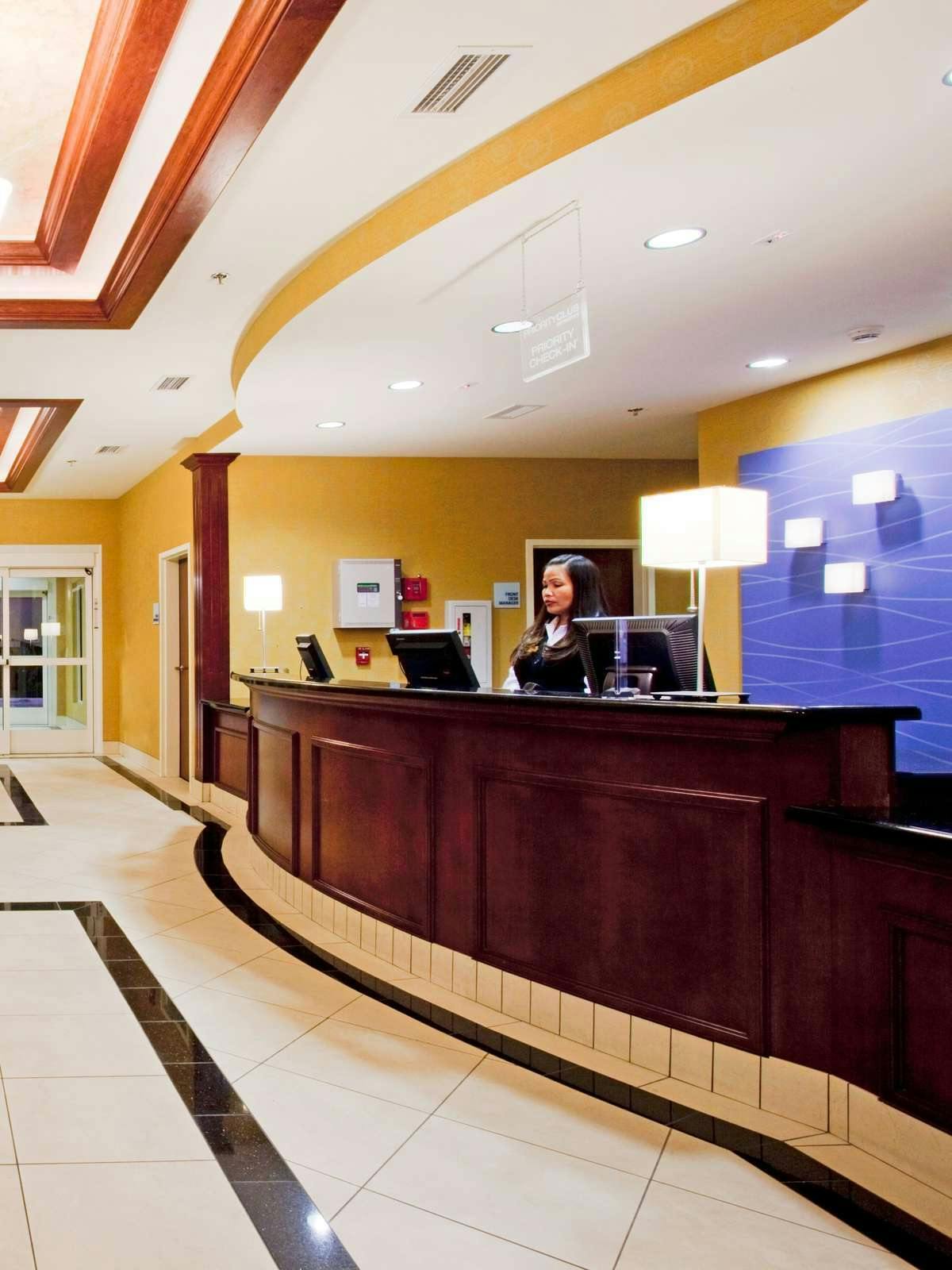 Hotel Holiday Inn Express Hotel & Suites Reno Airport photo 4