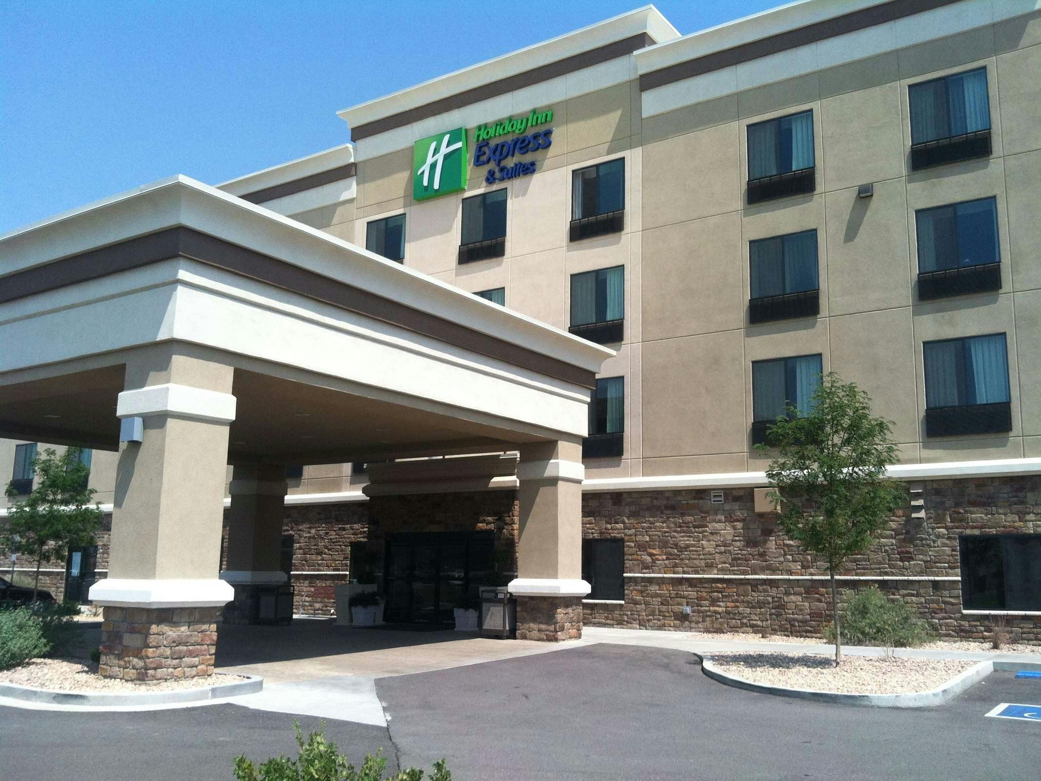 Holiday Inn Express Hotel & Suites Pueblo North