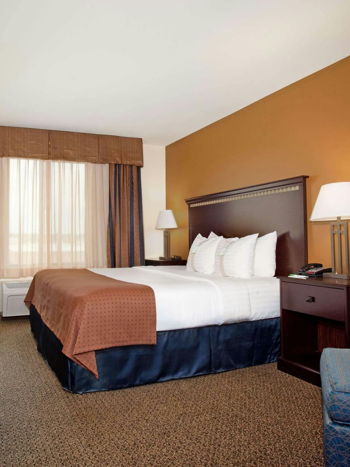 Hotel Holiday Inn Express Hotel & Suites Pueblo North photo 1