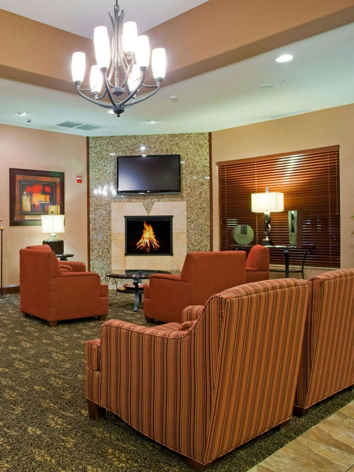 Hotel Holiday Inn Express Hotel & Suites Pueblo North photo 3