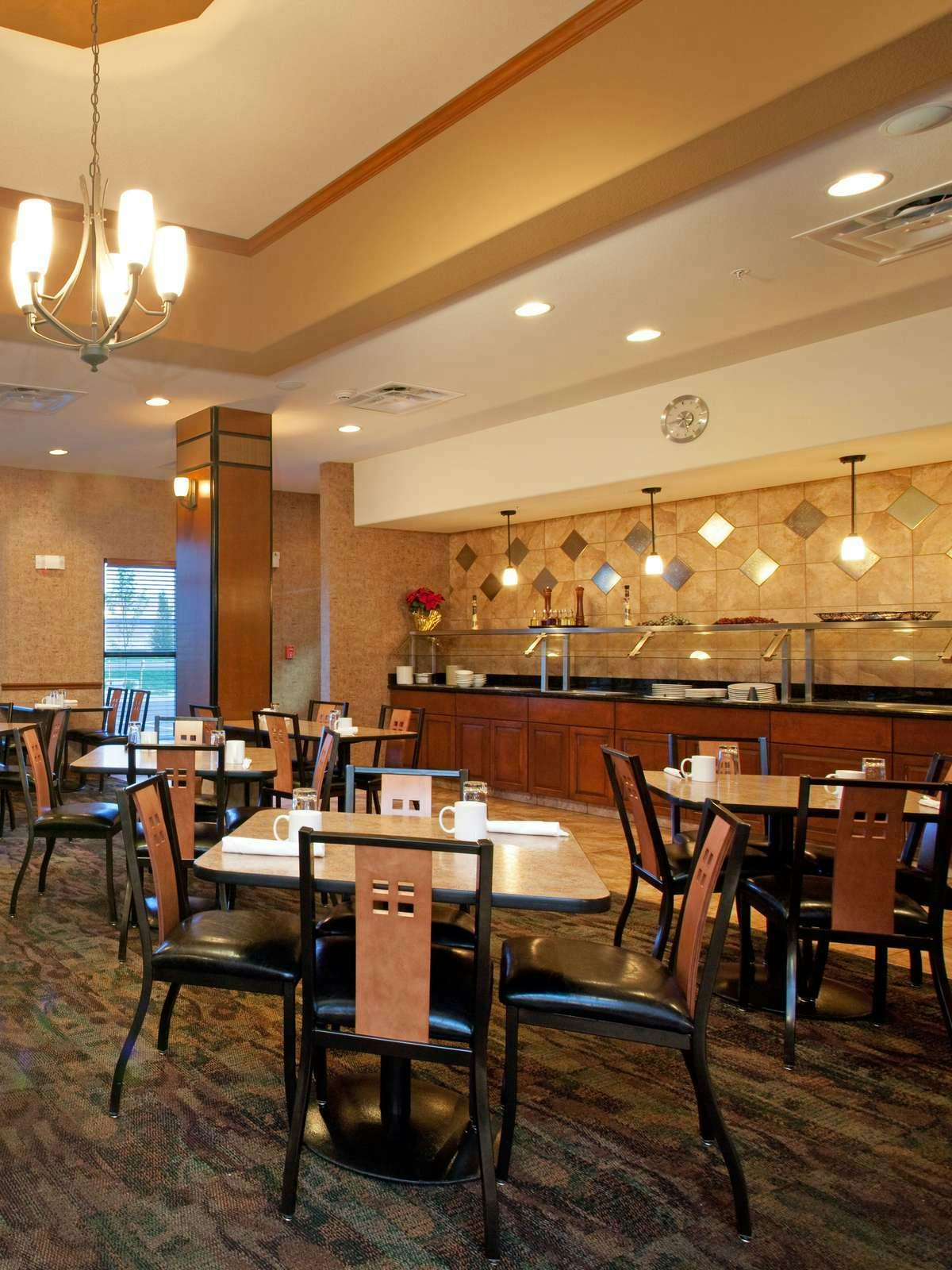 Hotel Holiday Inn Express Hotel & Suites Pueblo North photo 5