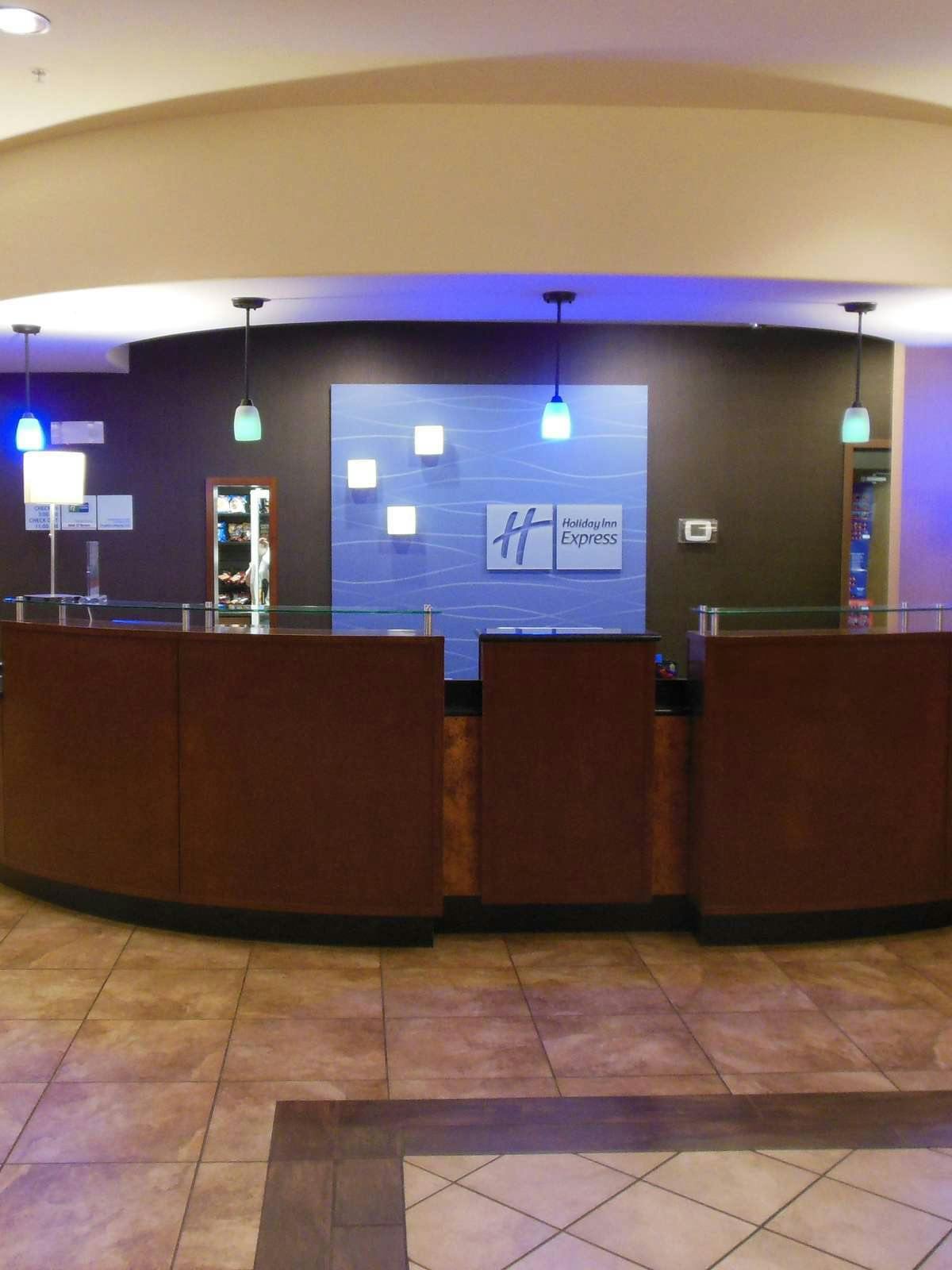 Hotel Holiday Inn Express Hotel & Suites Pueblo North photo 4