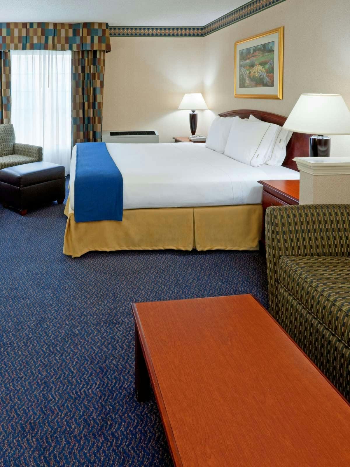 Hotel Holiday Inn Express Hotel & Suites Reading photo 1