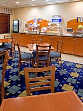 Hotel Holiday Inn Express Hotel & Suites Reading photo 5