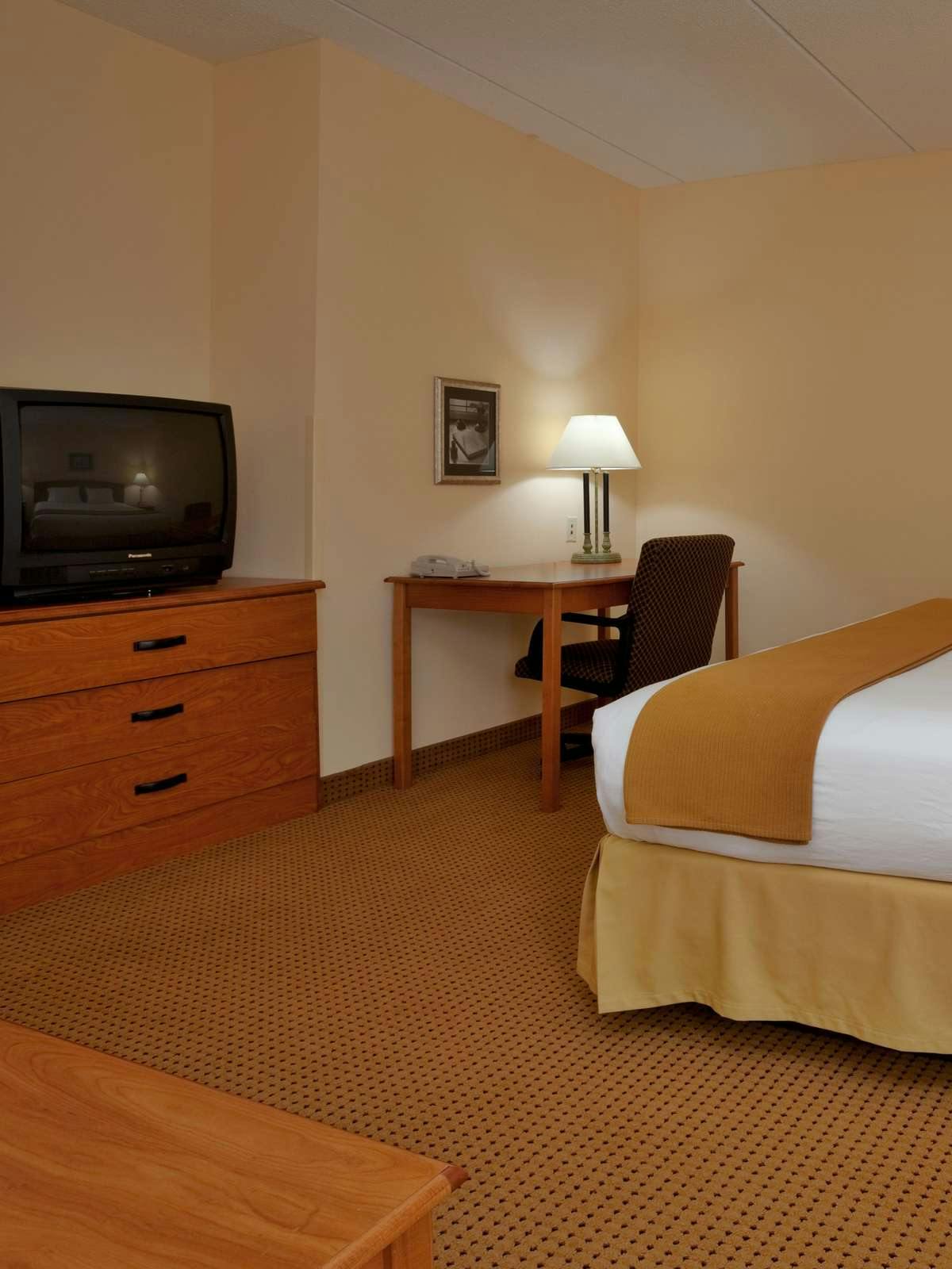 Hotel Holiday Inn Express Hotel & Suites Research Triangle Park photo 2
