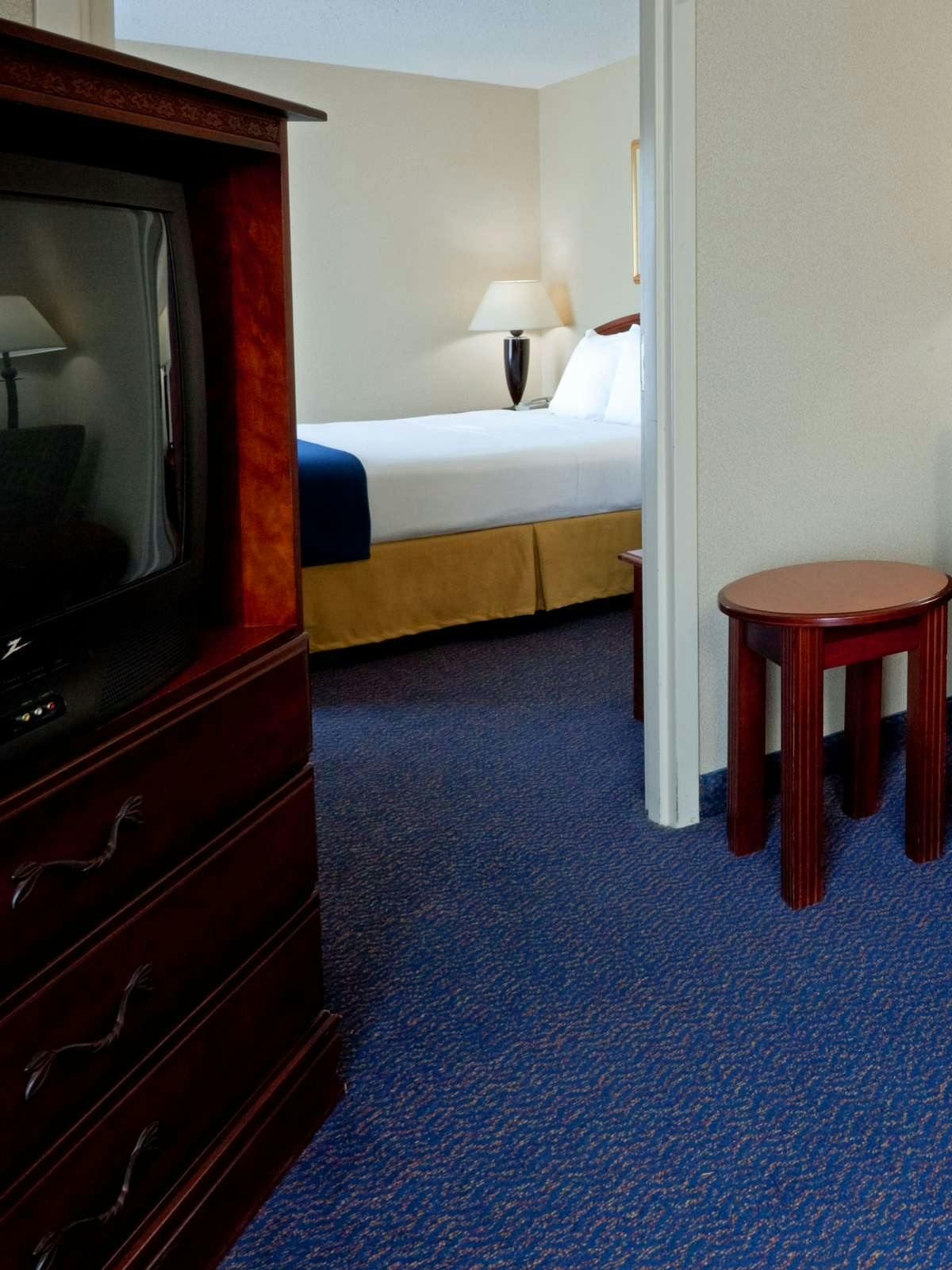 Hotel Holiday Inn Express Hotel & Suites Reading photo 3