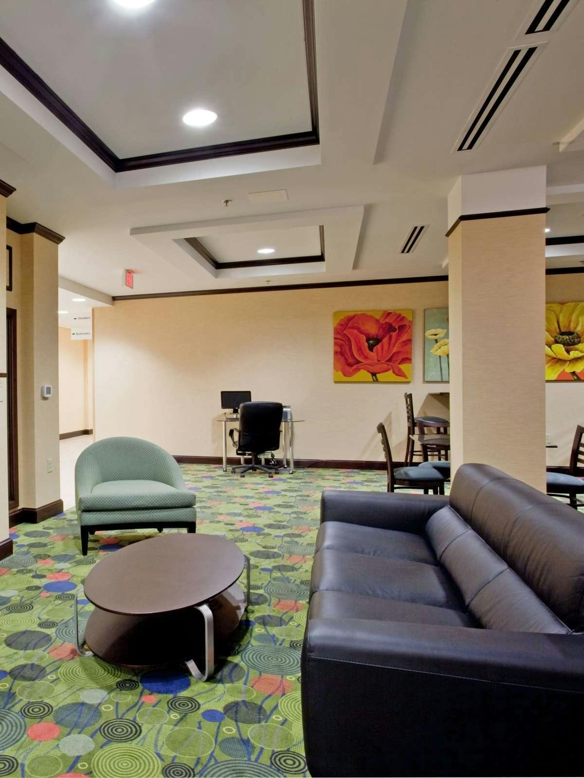 Hotel Holiday Inn Express Hotel & Suites Raleigh SW photo 3