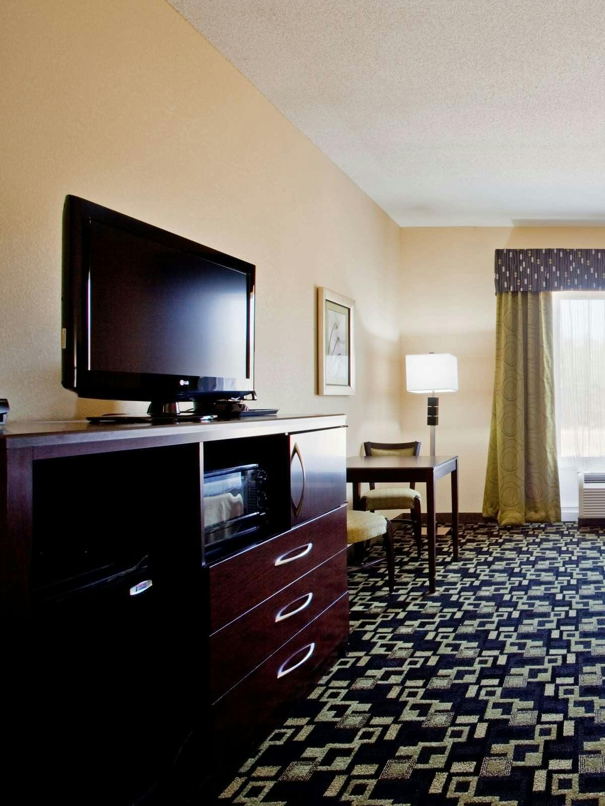 Hotel Holiday Inn Express Hotel & Suites Raleigh SW photo 2