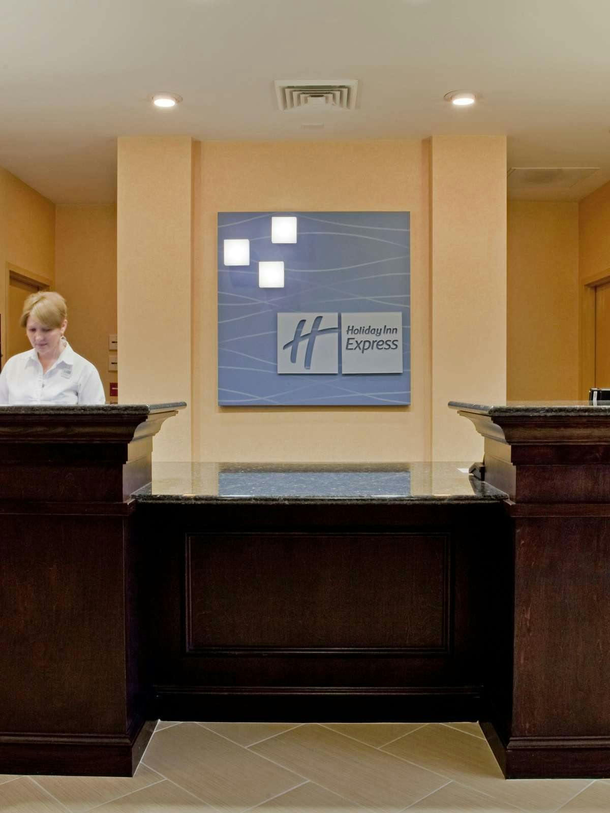 Hotel Holiday Inn Express Hotel & Suites Raleigh SW photo 4