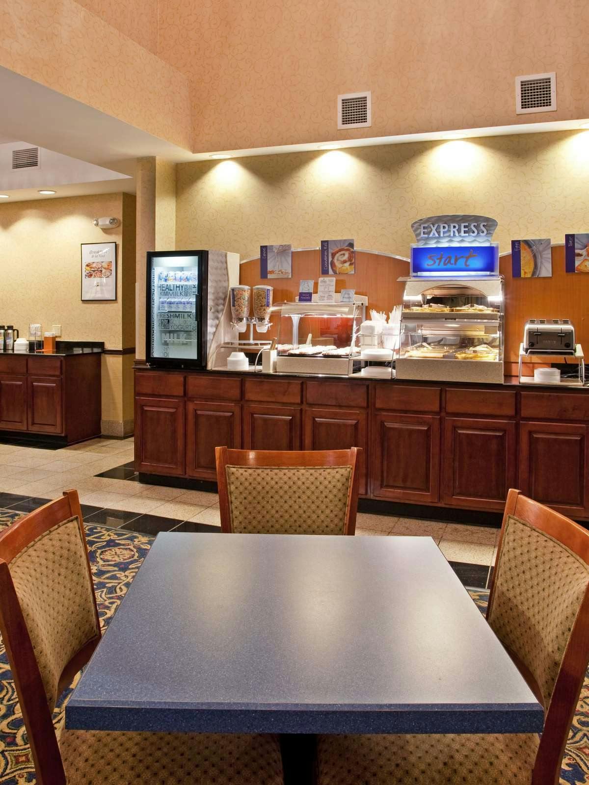 Hotel Holiday Inn Express Hotel & Suites Richfield photo 5