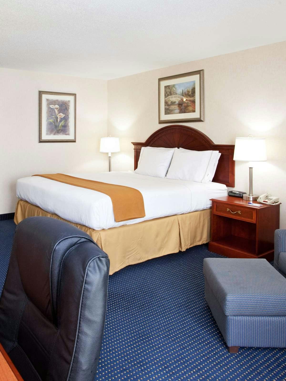 Hotel Holiday Inn Express Hotel & Suites Richfield photo 1
