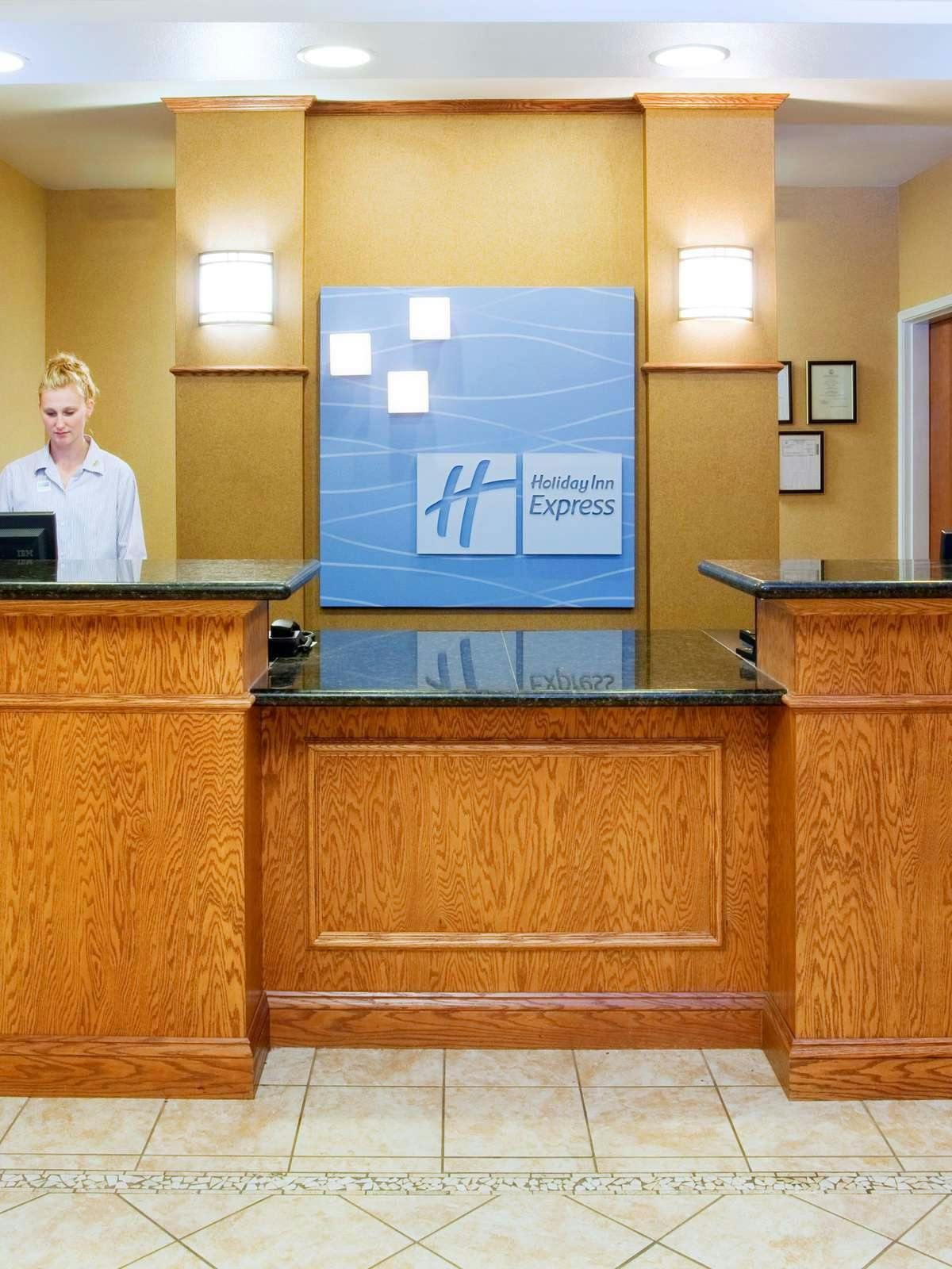 Hotel Holiday Inn Express Hotel & Suites Rocky Mount photo 4