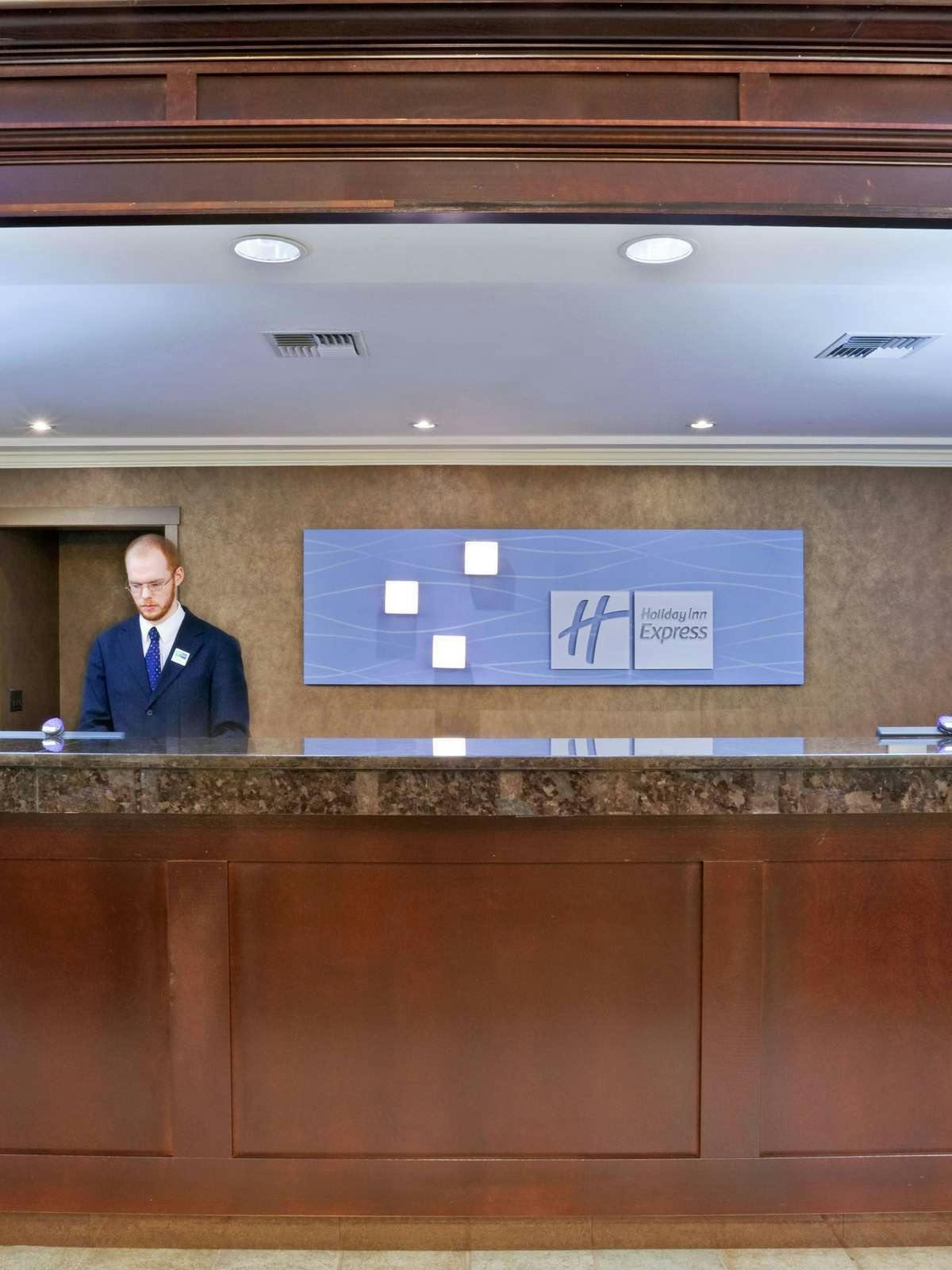 Hotel Holiday Inn Express Hotel & Suites Puyallup photo 4