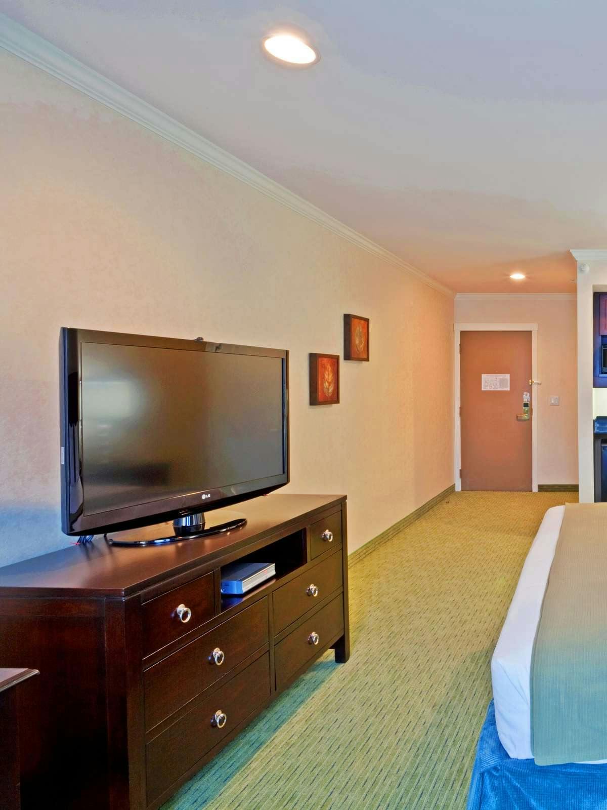 Hotel Holiday Inn Express Hotel & Suites Puyallup photo 2