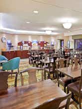 Hotel Holiday Inn Express Hotel & Suites Puyallup photo 5