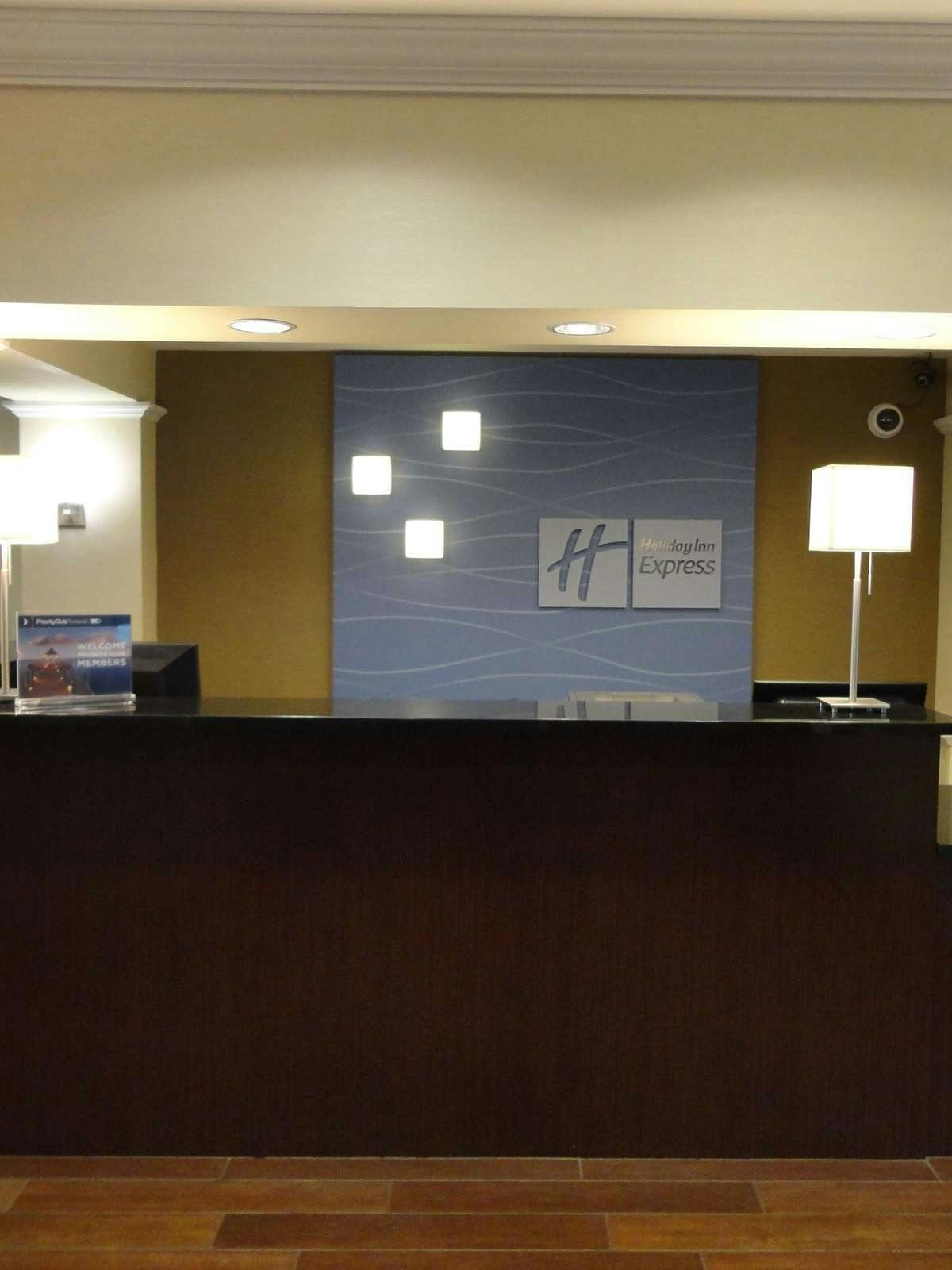 Hotel Holiday Inn Express Hotel & Suites Rogers photo 3