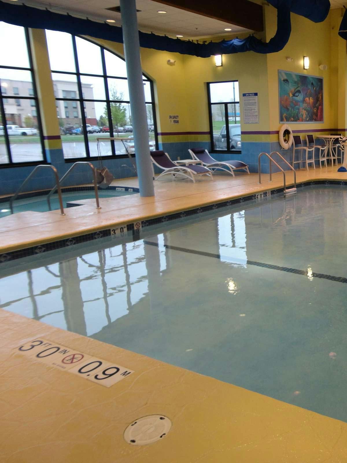 Hotel Holiday Inn Express Hotel & Suites Rogers photo 5