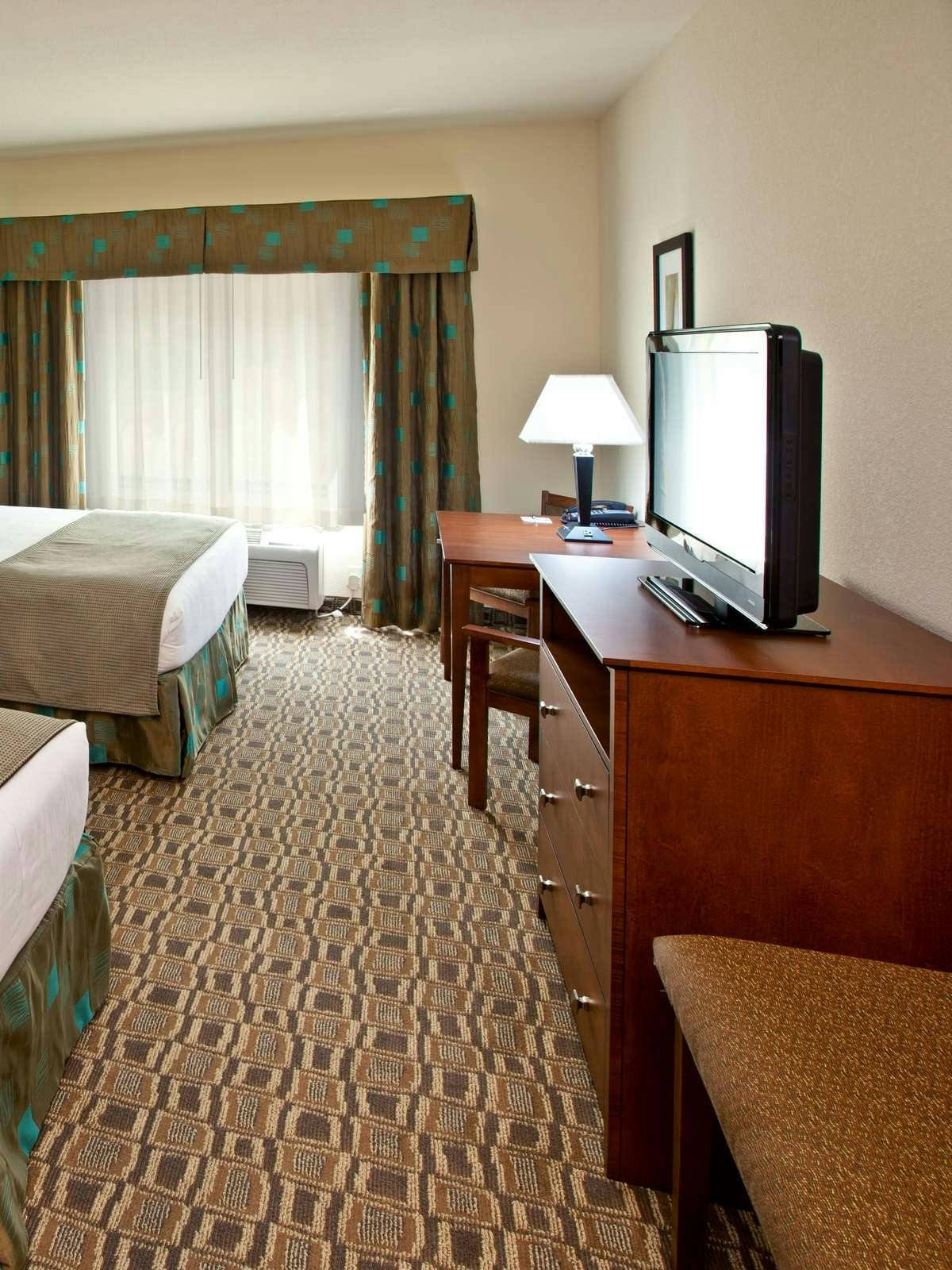 Hotel Holiday Inn Express Hotel & Suites Ripley photo 2