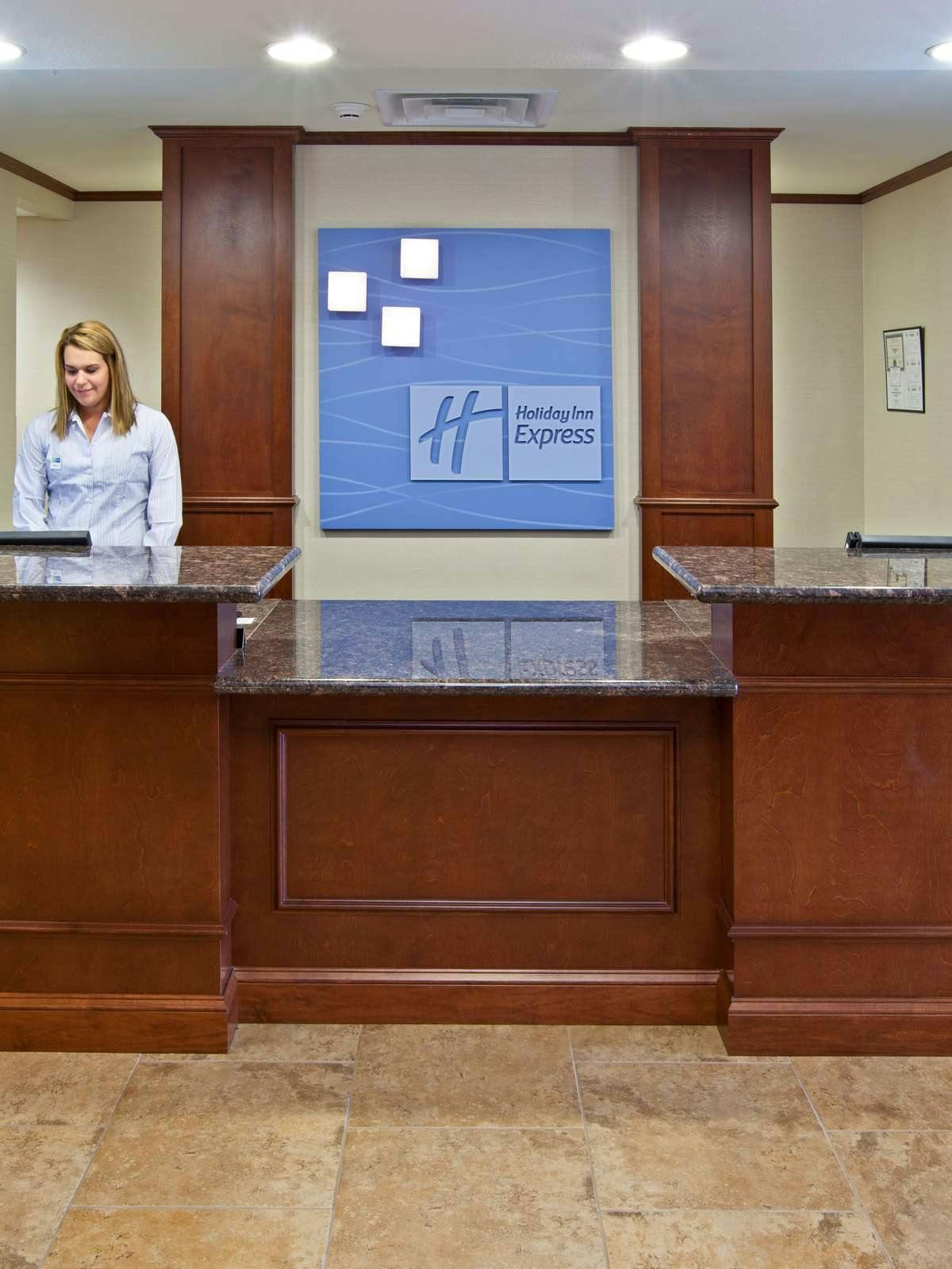 Hotel Holiday Inn Express Hotel & Suites Ripley photo 3