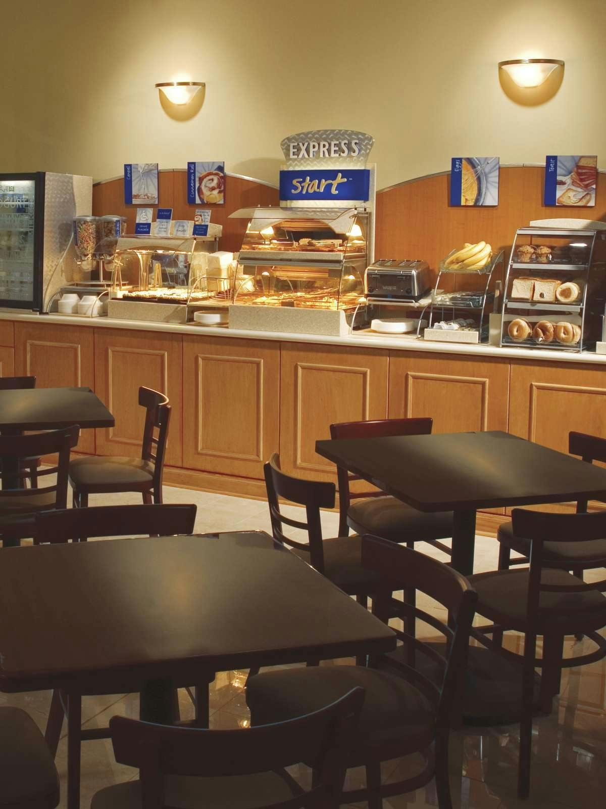 Hotel Holiday Inn Express Hotel & Suites Regina South photo 3