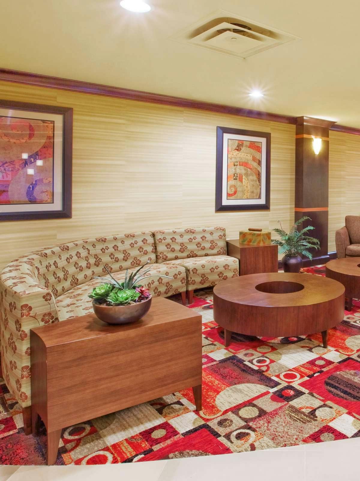 Hotel Holiday Inn Express Hotel & Suites Rome East photo 3